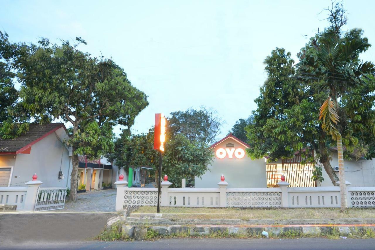 Oyo 743 Garden Guesthouse Maguwo Exterior foto