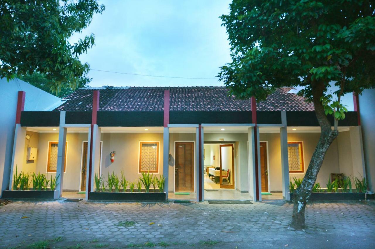 Oyo 743 Garden Guesthouse Maguwo Exterior foto